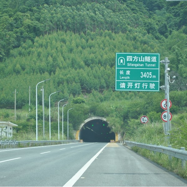 迈世交通隧道巡检救援机器人助力防城港市四方山隧道