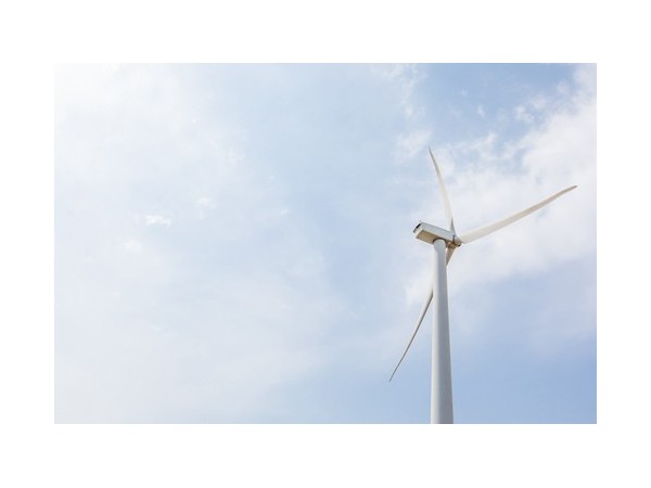 建设小型风电发动机运维监控系统，用哪种类型的主机？