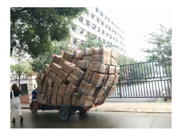 迈世与你分享一则正能量小故事：虽生活不易，但也要乐观