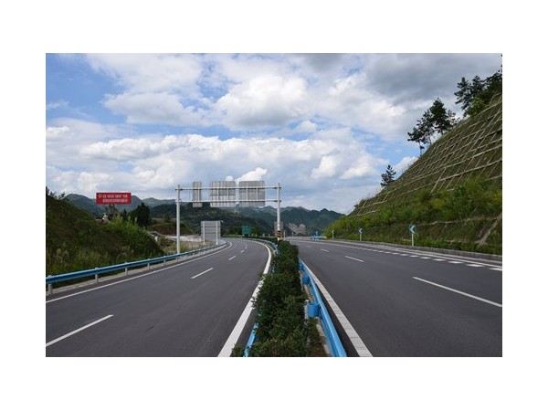 在无网络区域实现高速公路配电室运维监控系统必选这款主机！